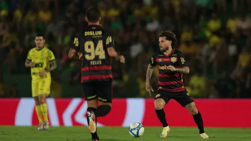 Lucas Lima conduz o meio-campo do Sport na Série B (Foto: Pedro Zacchi/AGIF)