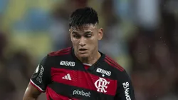 Carlos Alcaraz, meio-campista argentino do Flamengo, quer ser titular - Foto: Jorge Rodrigues/AGIF