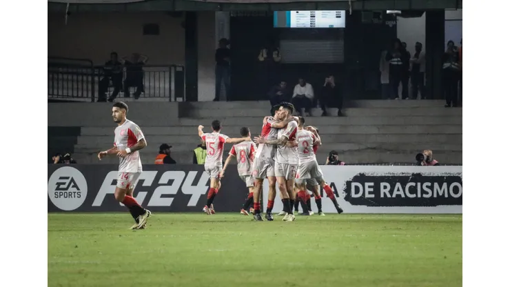 Banfield e Estudiantes medem forças pela 17ª rodada.