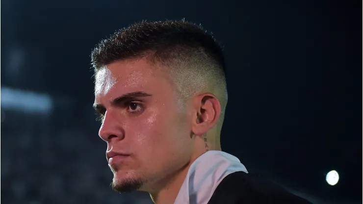 RJ - RIO DE JANEIRO - 06/12/2023 - BRASILEIRO A 2023, VASCO X BRAGANTINO - Gabriel Pec jogador do Vasco comemora vitoria ao final da partida contra o Bragantino no estadio Sao Januario pelo campeonato Brasileiro A 2023.