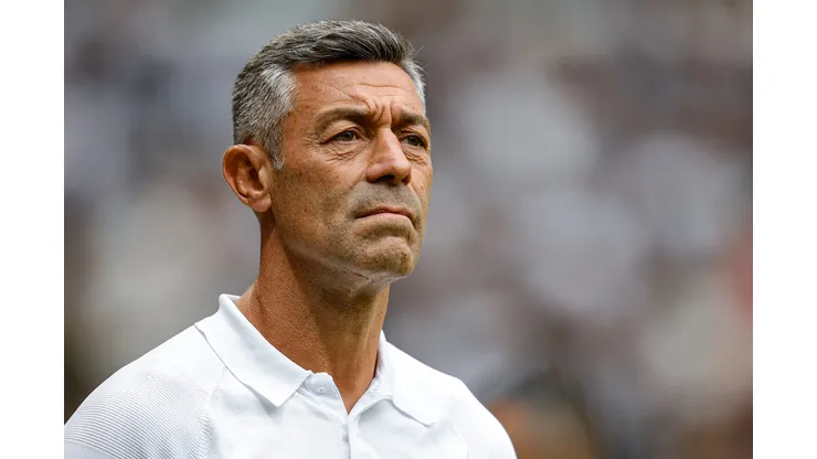MG - BELO HORIZONTE - 22/09/2024 - BRASILEIRO A 2024, ATLETICO-MG X BRAGANTINO - Pedro Caixinha tecnico do Bragantino durante partida contra o Atletico-MG no estadio Arena MRV pelo campeonato Brasileiro A 2024. Foto: Gilson Lobo/AGIF