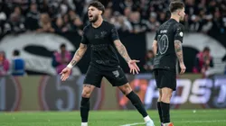 Yuri Alberto, jogador do Corinthians se revolta ao ser comunicado pelo juiz que seu gol foi anulado contra o Internacional, na Arena Neo Químina- Brasileirão A 2024