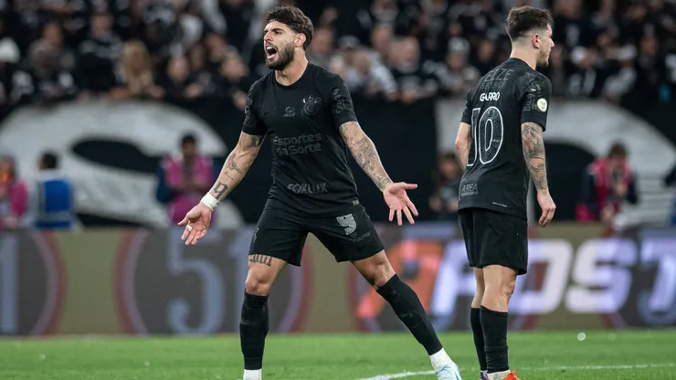 Yuri Alberto, jogador do Corinthians se revolta ao ser comunicado pelo juiz que seu gol foi anulado contra o Internacional, na Arena Neo Químina- Brasileirão A 2024