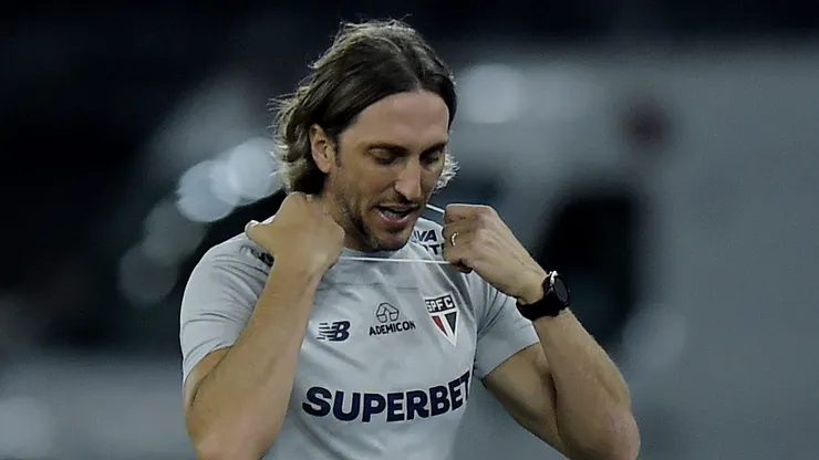 Zubeldía revela preocupação nos bastidores para temporada
