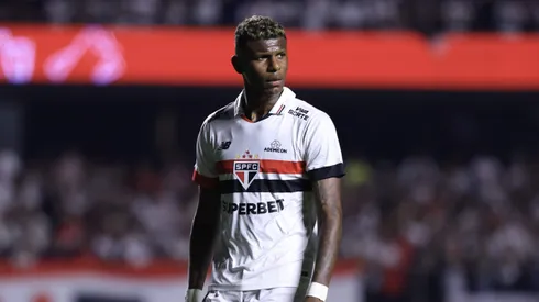 Zagueiro recebeu o 3° cartão amarelo e está fora