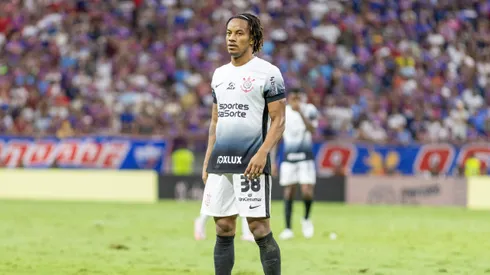 Carrilo já foi titular em duas partidas pelo Corinthians