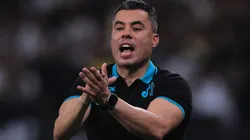 Jair Ventura durante partida contra o Corinthians, na Neo Química Arena, pelo Campeonato Brasileiro.
