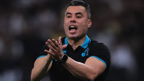 Jair Ventura durante partida contra o Corinthians, na Neo Química Arena, pelo Campeonato Brasileiro.