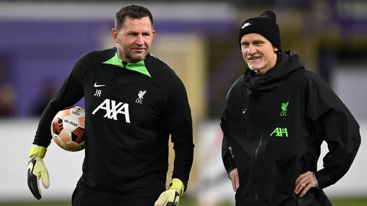 BRUSSELS - l-r Liverpool FC goalkeeper trainer John Achterberg, Liverpool FC goalkeeper trainer Claudio Taffarel during the UEFA Europa League in group E match between R. Union Sint Gillis and Liverpool FC at the Lotto Park stadium on December 14, 2023 in Brussels, Belgium. ANP Hollandse Hoogte GERRIT VAN COLOGNE UEFA Europa Europa League 2023/24
