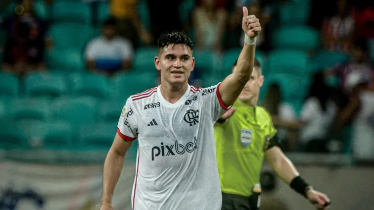 Alcaraz jogador do Flamengo comemora seu gol durante partida contra o Bahia. Foto: Jhony Pinho/AGIF