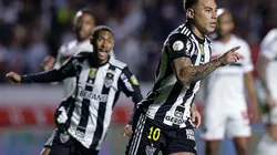 Eduardo Vargas, craque do Atlético Mineiro celebra seu golaço diante do Vitória e comemora com os companheiros - Brasileirão 2024- Arena MRV