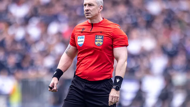 Anderson Daroco apita Cuiabá x São Paulo. Foto: Fernando Torres/AGIF