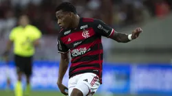 Gonzalo Plata, atacante do Flamengo, perde espaço com Filipe Luís - Foto: Jorge Rodrigues/AGIF