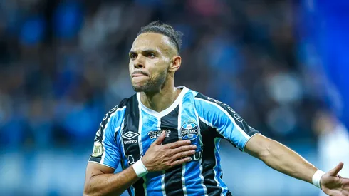 Braithwaite comemorando o gol anotado. FOTO: LUCAS UEBEL/GREMIO FBPA