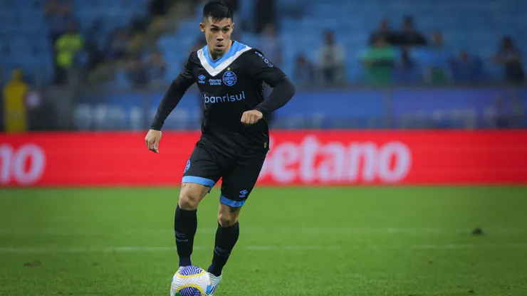 RS - PORTO ALEGRE - 25/09/2024 - BRASILEIRO A 2024, GREMIO X CRICIUMA - Aravena jogador do Gremio durante partida contra o Criciuma no estadio Arena do Gremio pelo campeonato Brasileiro A 2024. Foto: Maxi Franzoi/AGIF