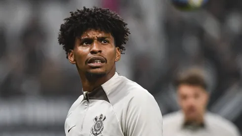 Corinthians pagou multa de R$ 500 mil ao Flamengo nesta sexta-feira por utilização de Hugo Souza na CdB