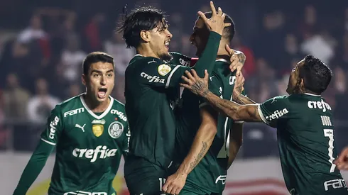 Gómez e Murilo em comemoração de gol no Palmeiras - Foto: Ettore Chiereguini/AGIF