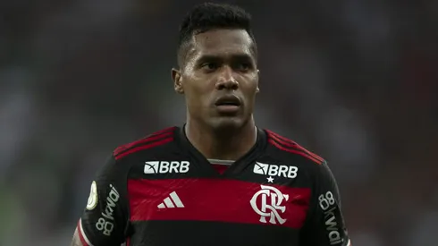 Craque do Flamengo foi elogiado por Alex Sandro.