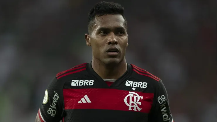 Craque do Flamengo foi elogiado por Alex Sandro.