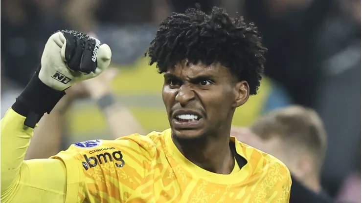 - Hugo Souza ainda pertence ao Flamengo