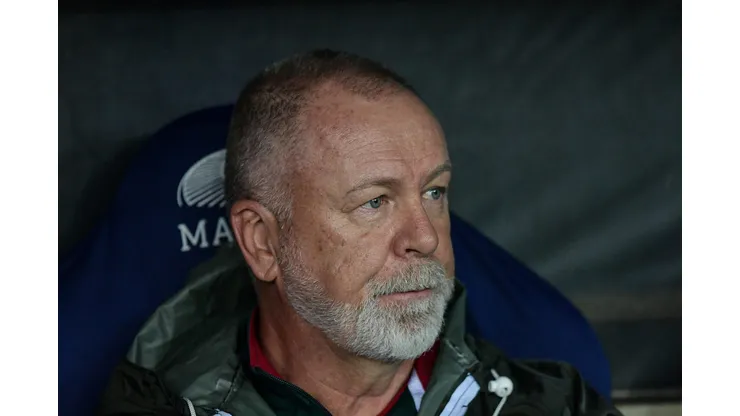Mano Menezes recebe ofensas fortes por atitude em Fluminense x Cruzeiro