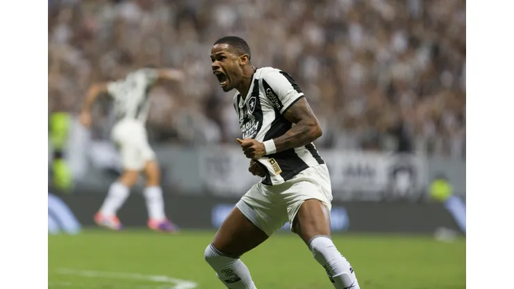 Athletico-PR e Botafogo lutam na 29ª rodada.