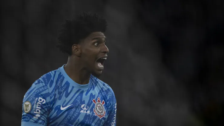 Hugo Souza, goleiro do Corinthians, elogia Flamengo - Foto: Jorge Rodrigues/AGIF