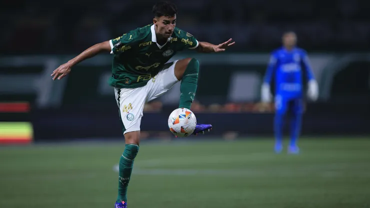 Barcelona quer Vitor Reis do Palmeiras