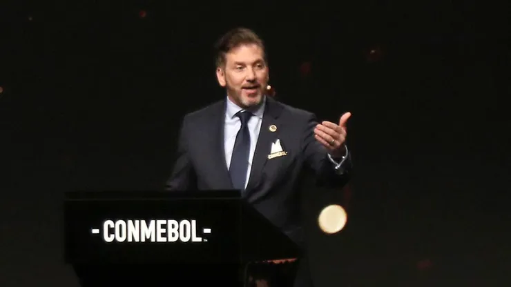 Alejandro Domínguez, presidente da CONMEBOL - Foto: Christian Alvarenga/Getty Images