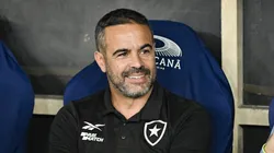 Artur Jorge durante partida do Glorioso no Maraca.