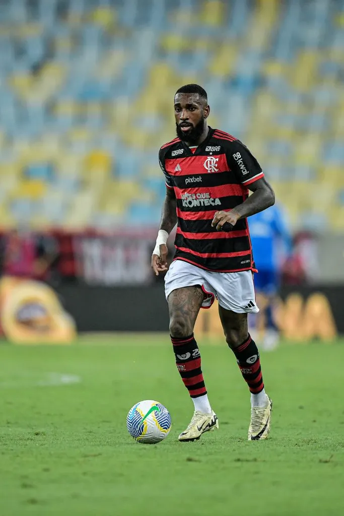Gerson, meio-campista do Flamengo - Foto: Thiago Ribeiro/AGIF