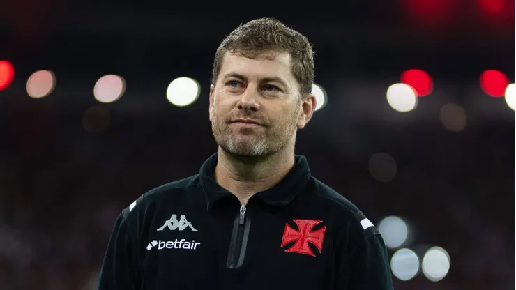 Rafael Paiva durante partida do Cruz-Maltino contra o Flamengo.