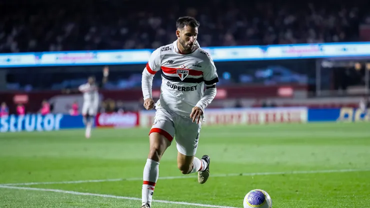 Centroavante recebeu o 3° cartão amarelo contra o Corinthians