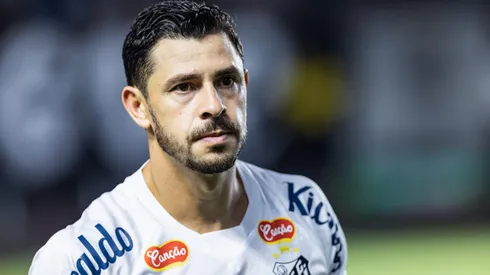 Giuliano tem meses de contrato ainda vigente no Santos.