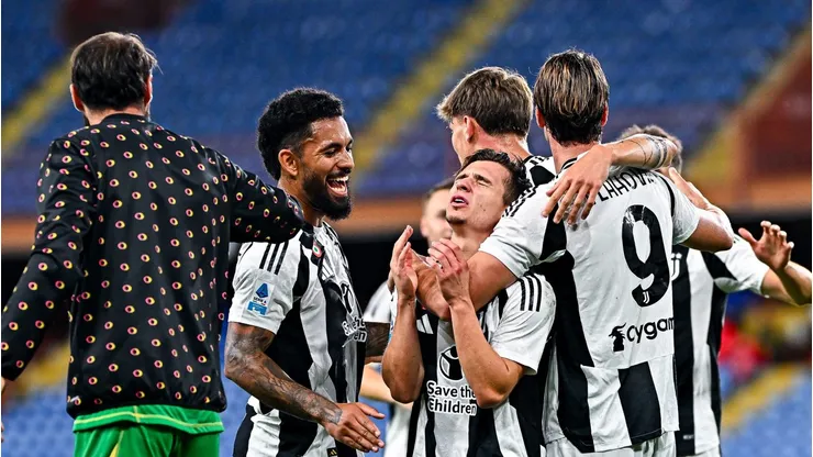 Jogadores da Juventus comemoram gol em partida da Série A diante do Genoa. (Photo by Simone Arveda/Getty Images)