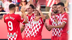 Bryan Gil comemora seu gol com companheiros em partida entre Girona e Osasuna. (Photo by Alex Caparros/Getty Images)