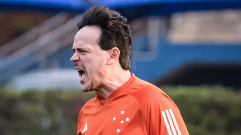 Fernando Diniz, treinador do Cruzeiro em treinamento na Toca da Raposa - Foto: Gustavo Aleixo/Cruzeiro Foto: Gustavo Aleixo/Cruzeiro IMPORTANTE: Imagem destinada a uso institucional e divulgação, seu uso comercial está vetado incondicionalmente por seu autor e o Cruzeiro Esporte Clube. IMPORTANT: image intended for institutional use and distribution. Commercial use is prohibited unconditionally by its author and Cruzeiro Esporte Clube.