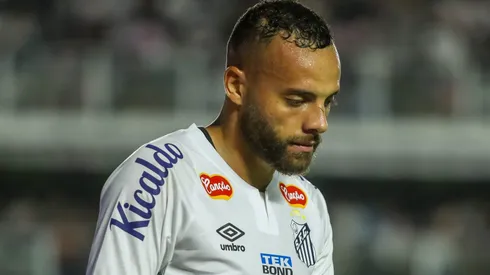 Guilherme durante partida entre Santos e Mirassol, pela Série B do Campeonato Brasileiro.