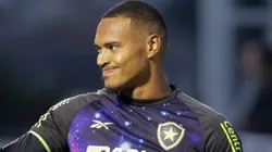John, goleiro do Botafogo, durante partida contra o Bragantino no estadio Nabi Abi Chedid pelo campeonato Brasileiro A 2024