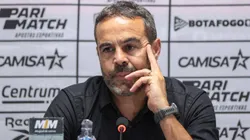 Artur Jorge mandou a real sobre impacto das pedradas no ônibus do Botafogo