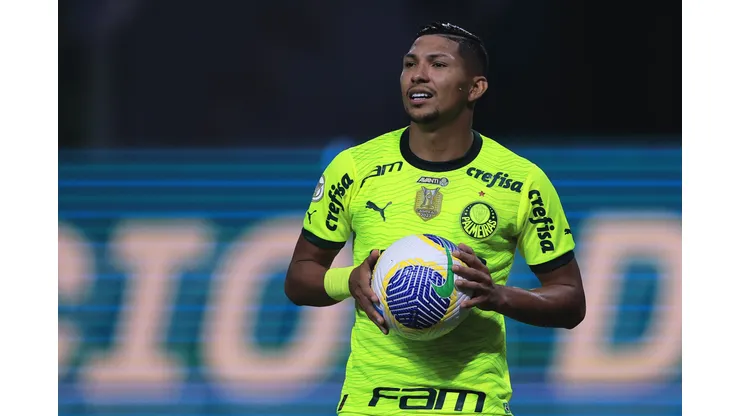 SP - SAO PAULO - 07/07/2024 - BRASILEIRO A 2024, PALMEIRAS X BAHIA - Rony jogador do Palmeiras lamenta durante partida contra o Bahia no estadio Arena Allianz Parque pelo campeonato Brasileiro A 2024. Foto: Ettore Chiereguini/AGIF