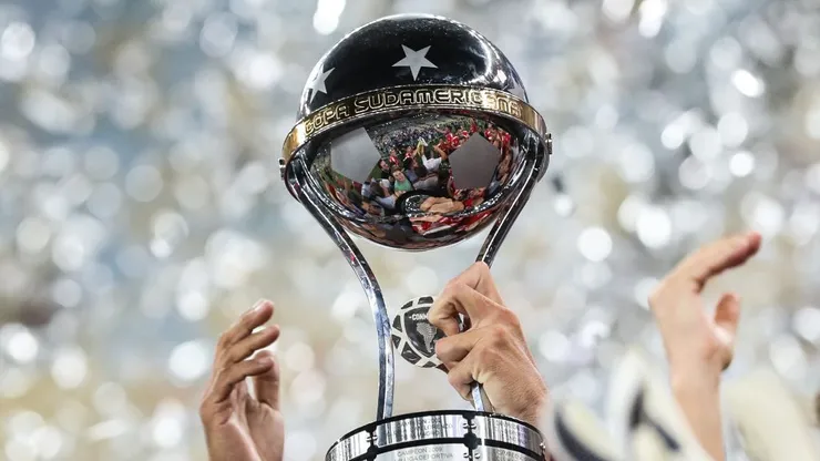 Taça da final da Sul-Americana. Foto: Buda Mendes/Getty Images