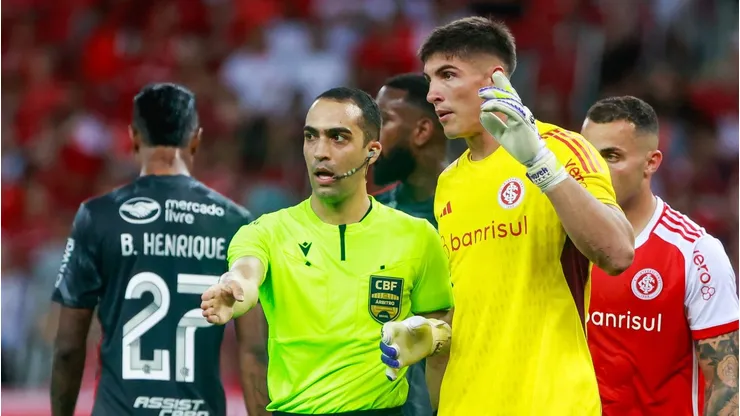 Árbitro não agradou todo mundo em Internacional X Flamengo.