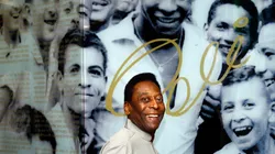 Marcelo Teixeira apaga autógrafos de Neymar e Pelé em sala do Santos