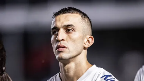 João Schmidt vem sendo o capitão do Santos. Foto: Raul Baretta/ Santos FC.