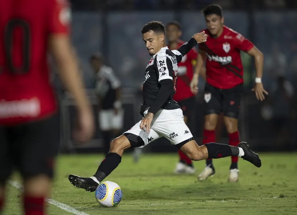 Coutinho em jogo pelo Vasco. Jorge Rodrigues/AGIF.