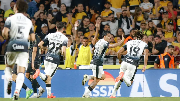 Corinthians faz grande segundo tempo, vira sobre o Criciúma e entra na zona de classificação para Libertadores