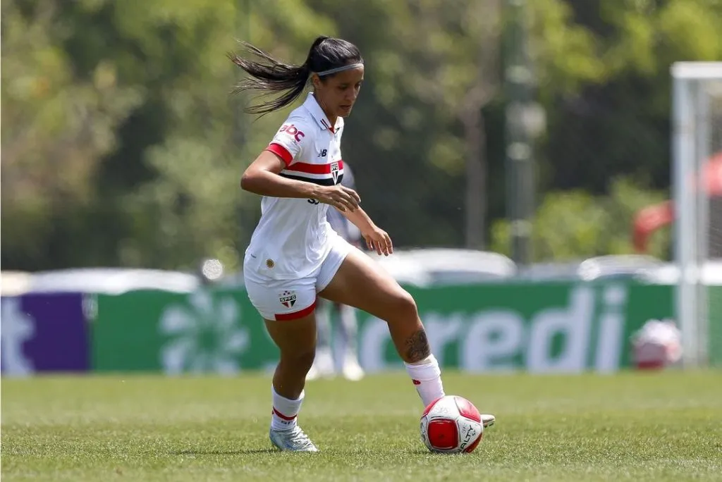 Vitória Amaral, meia do São Paulo durante treino para o próximo duelo do Tricolor na disputa pelo título na Copinha Feminina 2024. Foto: Aline Fiuza/São Paulo FC