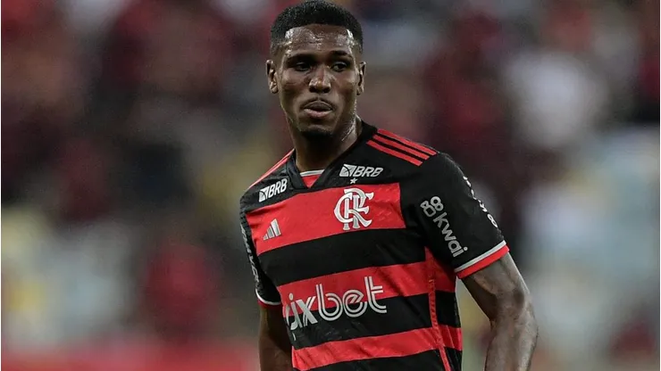 Evertton Araújo durante a partida entre Flamengo e Bahia, na Copa do Brasil, pelo Campeonato Brasileiro.