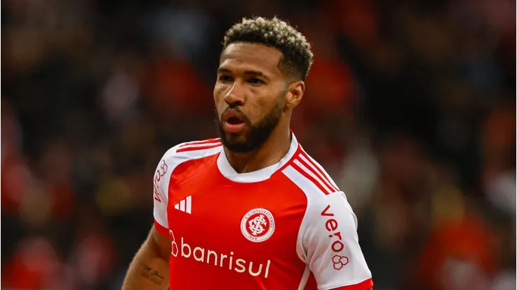 Wesley em ação com a camisa do Colorado - Foto: Maxi Franzoi/AGIF
